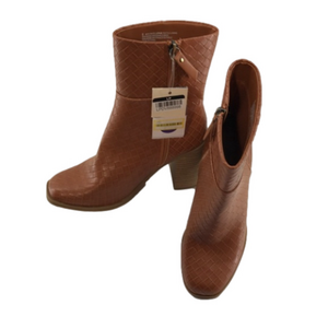 UNIVERSAL THREAD Women’s Cognac/Arden Faux Leather Mid Shaft Ankle Boots—Size 6